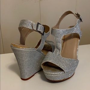 Rampage silver glitter wedge 6M